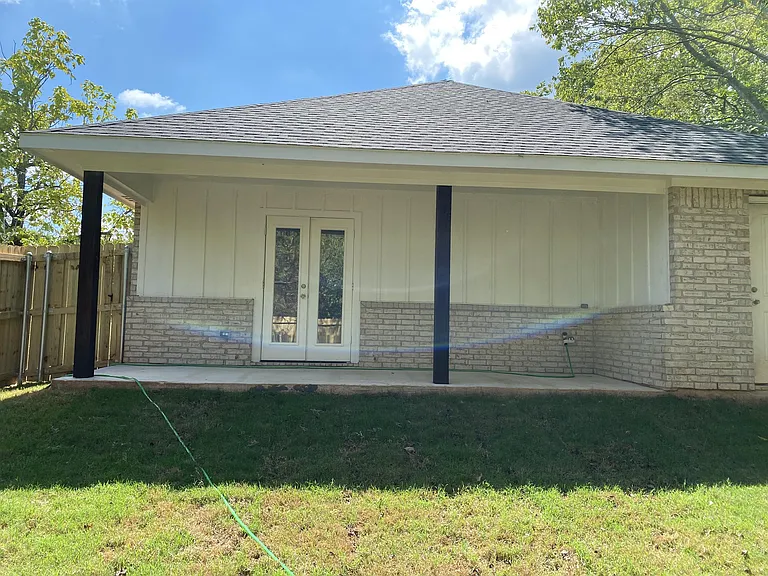 313 E Nelson St — Photo 19
