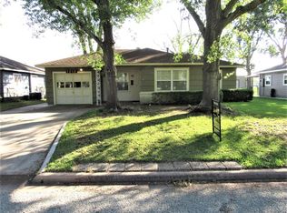 1212 Merchant St, El Campo, TX 77437