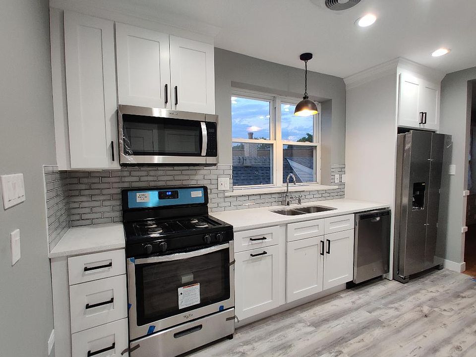 1st image of 5928 N Melvina Ave #2