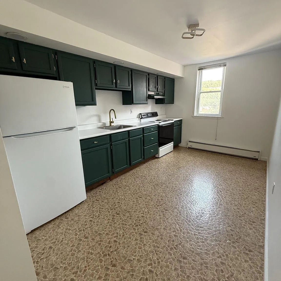 1 bed, 700 sqft, $900 — Photo 2