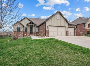 353 W Monarchwood Dr, Nixa, MO 65714