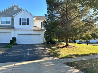 1402 Meadowsedge Ln, Carpentersville, IL 60110