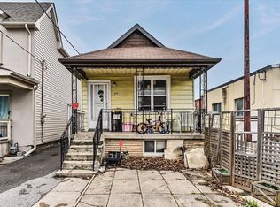 840 Sammon Ave, Toronto, ON M4C 2E8