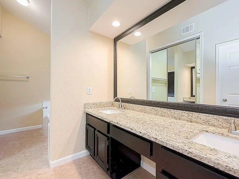 2039 Shorewood Ln — Photo 35