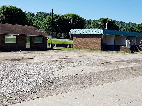 2nd image of 2116 N Pleasants Hwy