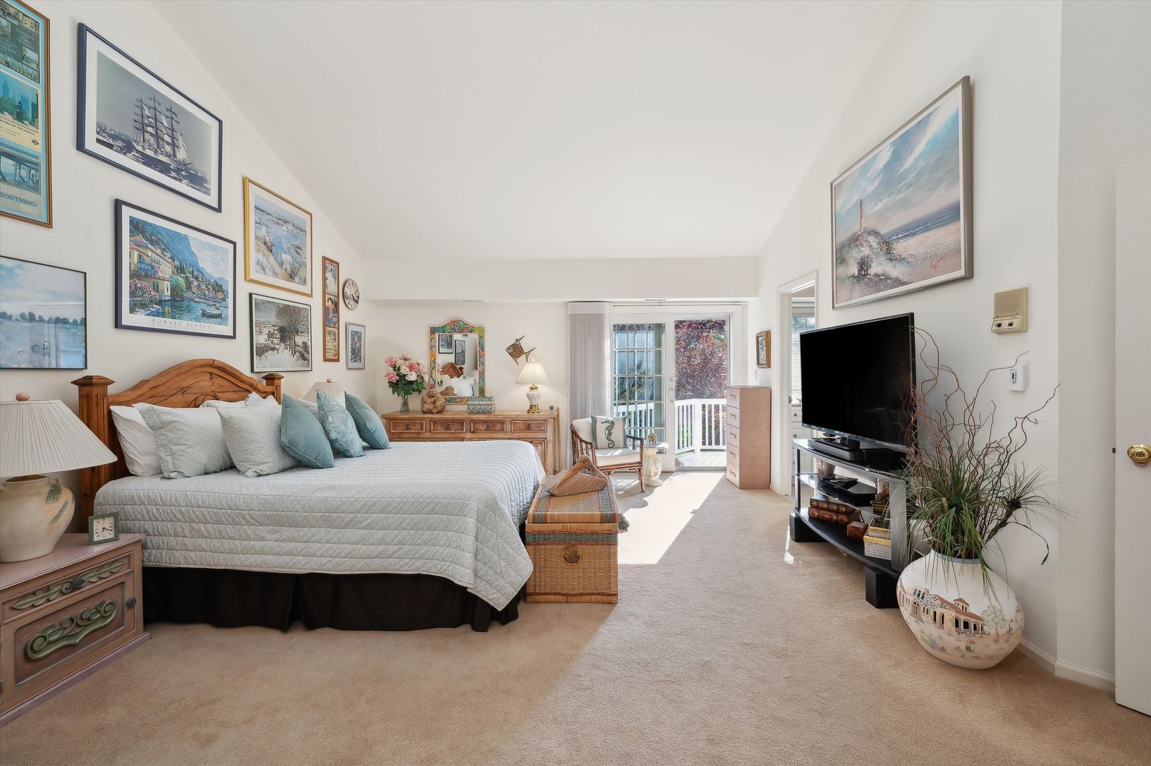  Large Primary Bedroom Suite