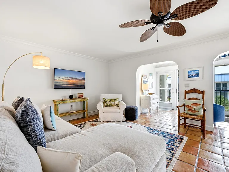 333 Harbour Dr #209 — Photo 11