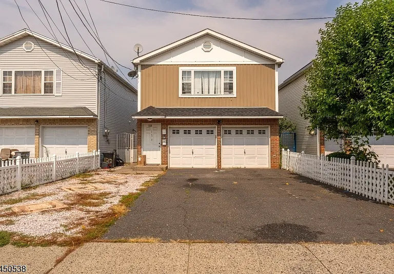 133 Port Ave — Photo 1