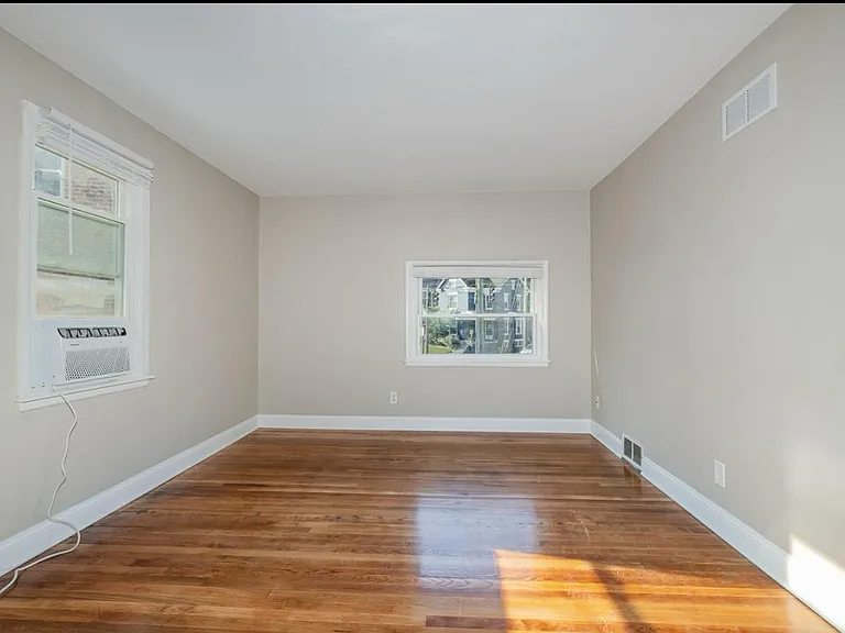 117.5 Adela Ave #3 — Photo 4
