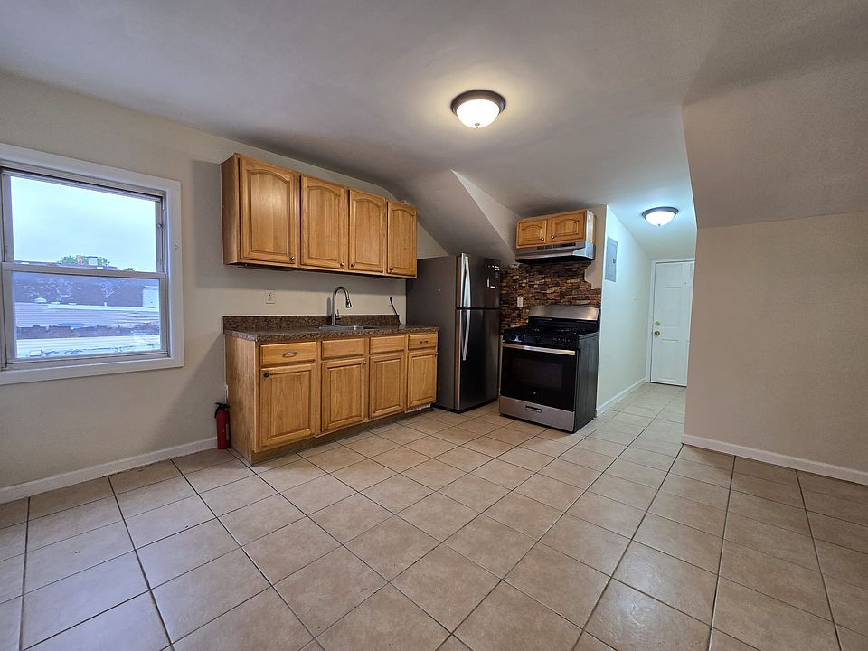 1st image of 109 Claremont Ave #3