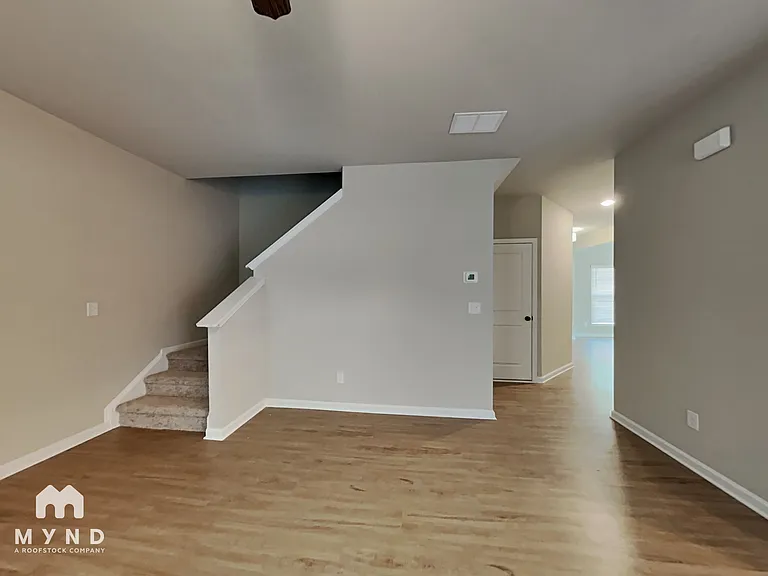 418 S Fortune Way — Photo 2