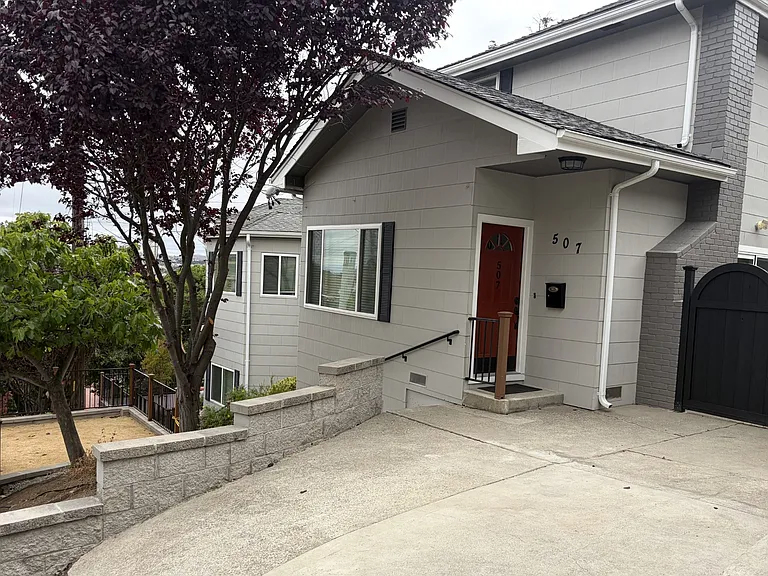 507 Bay St — Photo 20