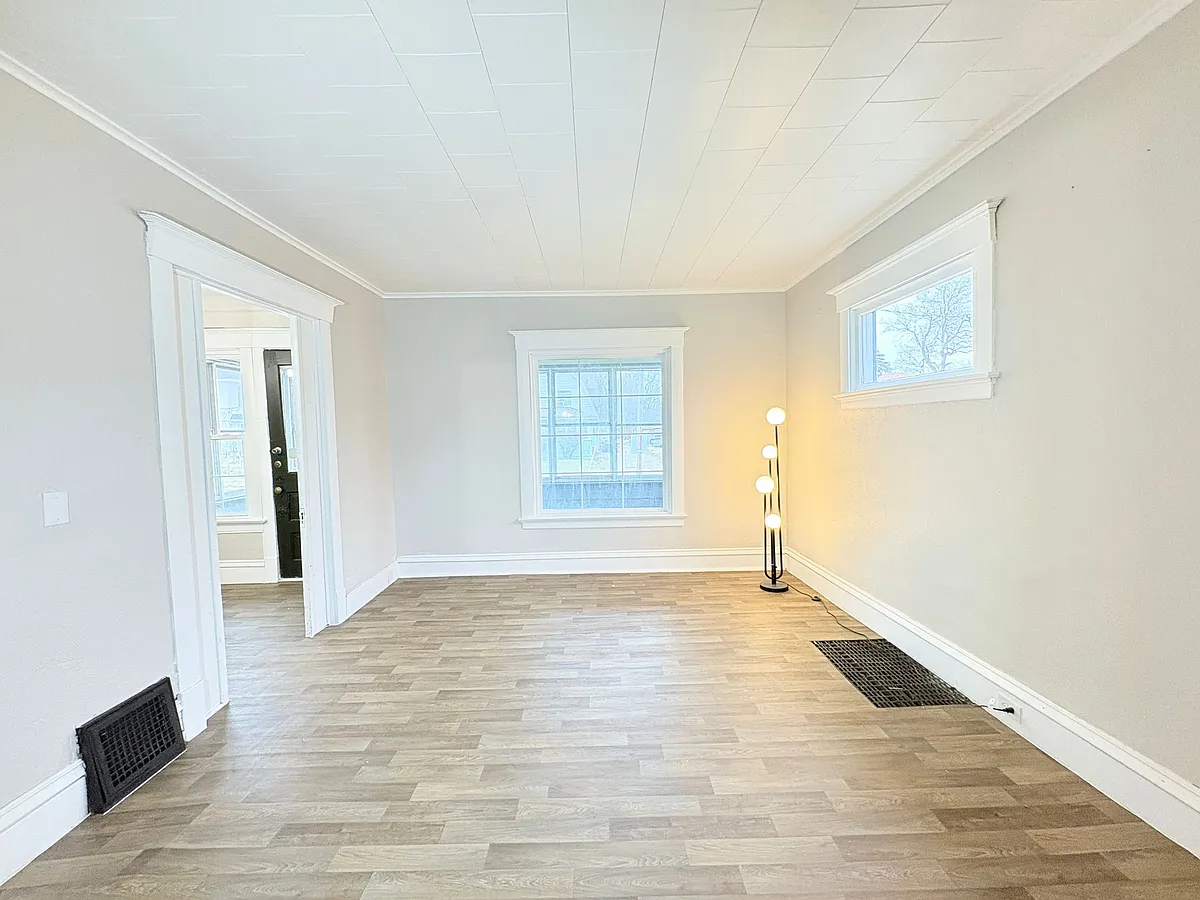 Building Photo - 119 Winthrop St