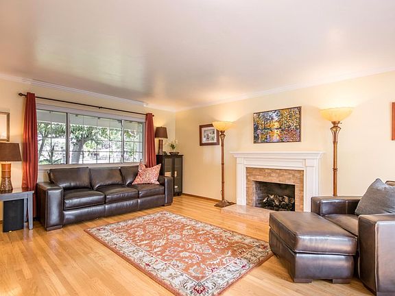 3rd image of 3254 Lynn Oaks Dr
