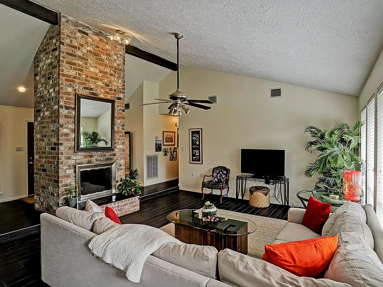 14207 Wickersham Ln — Photo 3
