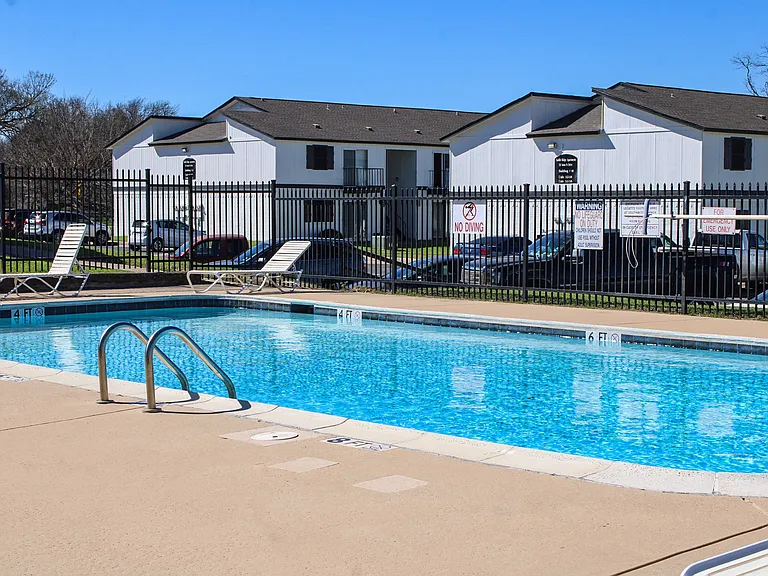 Saddle Ridge Apartments — Photo 19