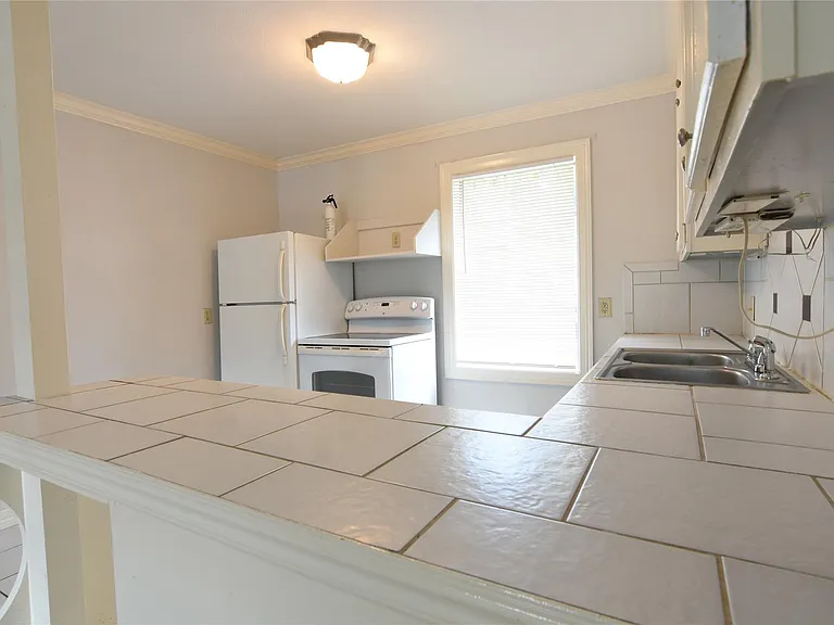 613 Pacific St #1 — Photo 5