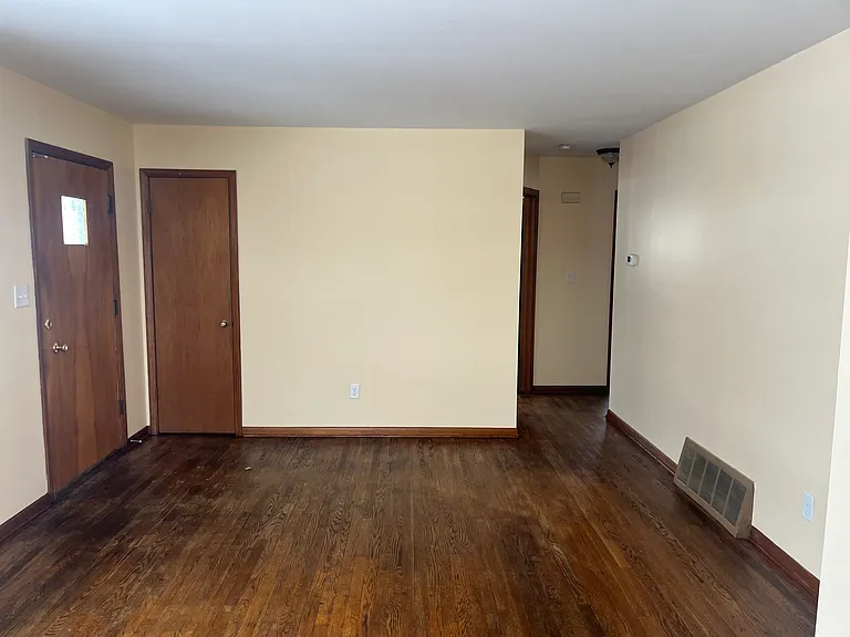 3208 Scottwood Rd — Photo 3