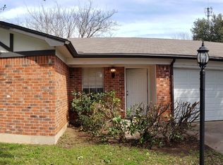 1910 Armstrong St, Cleburne, TX 76033