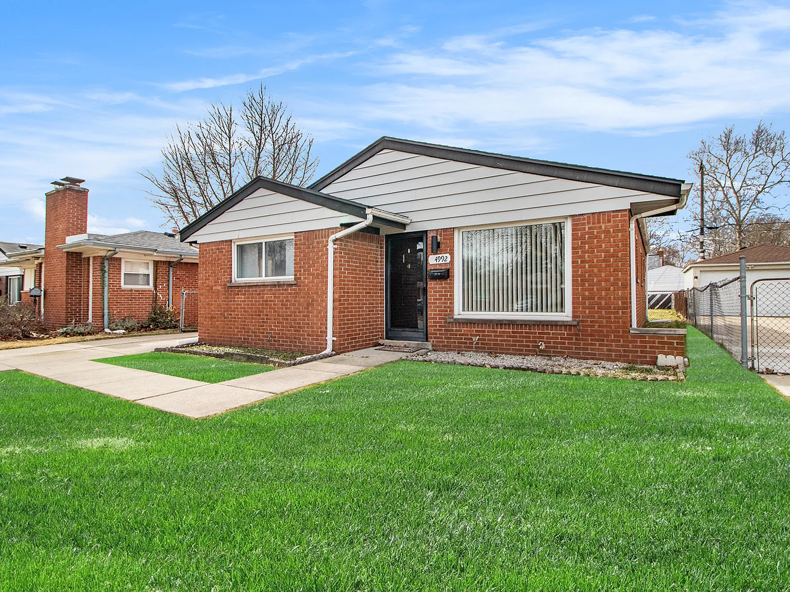 3 bed, 1051 sqft, $1,700 — Photo 3