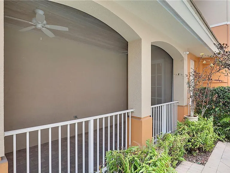 180 NE 6th Ave #Townhouse F — Photo 13