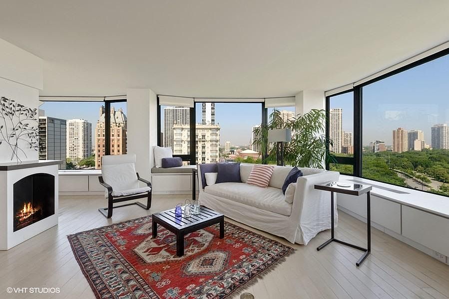 1st image of 1555 N Astor St APT 15W