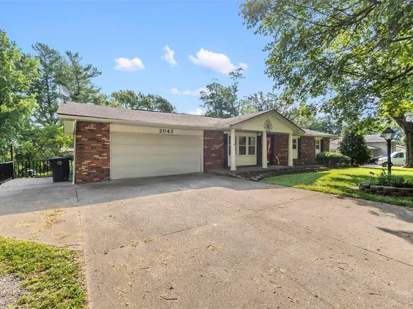 2042 Woodland Hills Dr, Cape Girardeau, MO 63701