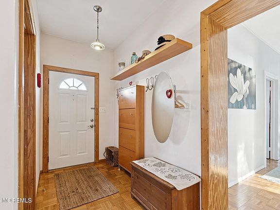 4th image of 393 Glenn Road