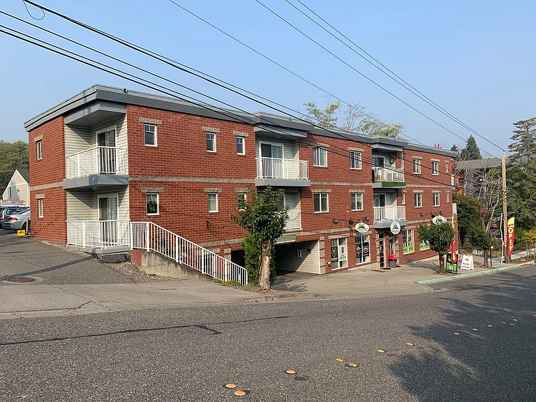 2211 Douglas Ave — Photo 1
