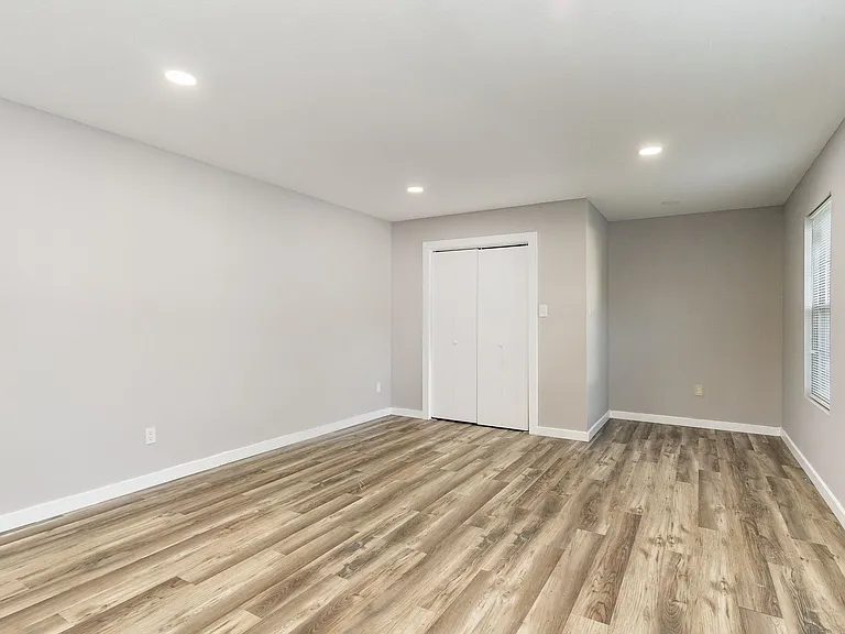 4804 Fellows Ln — Photo 8