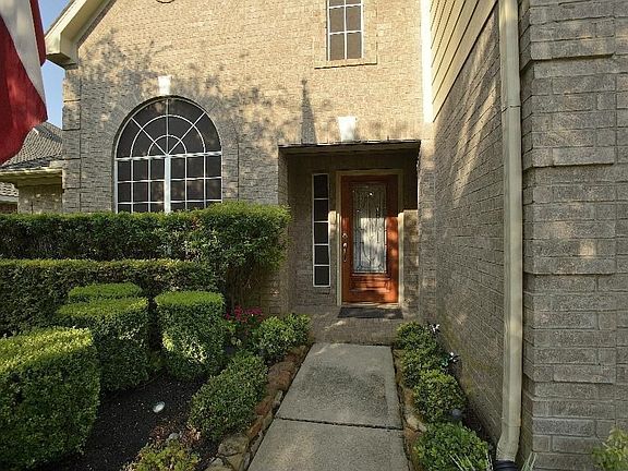 3rd image of 3907 Alpine Cir