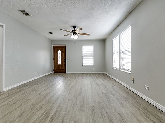 4th image of 100 Belaire Ave