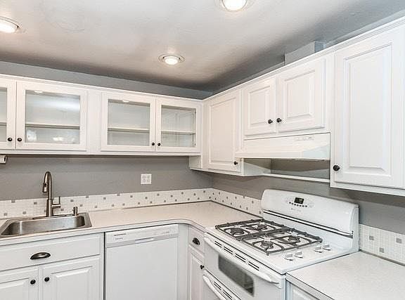 Updated kitchen with dishwasher