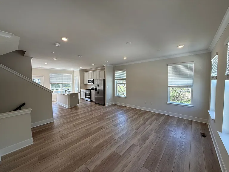 2102 Winterberry Ln — Photo 3