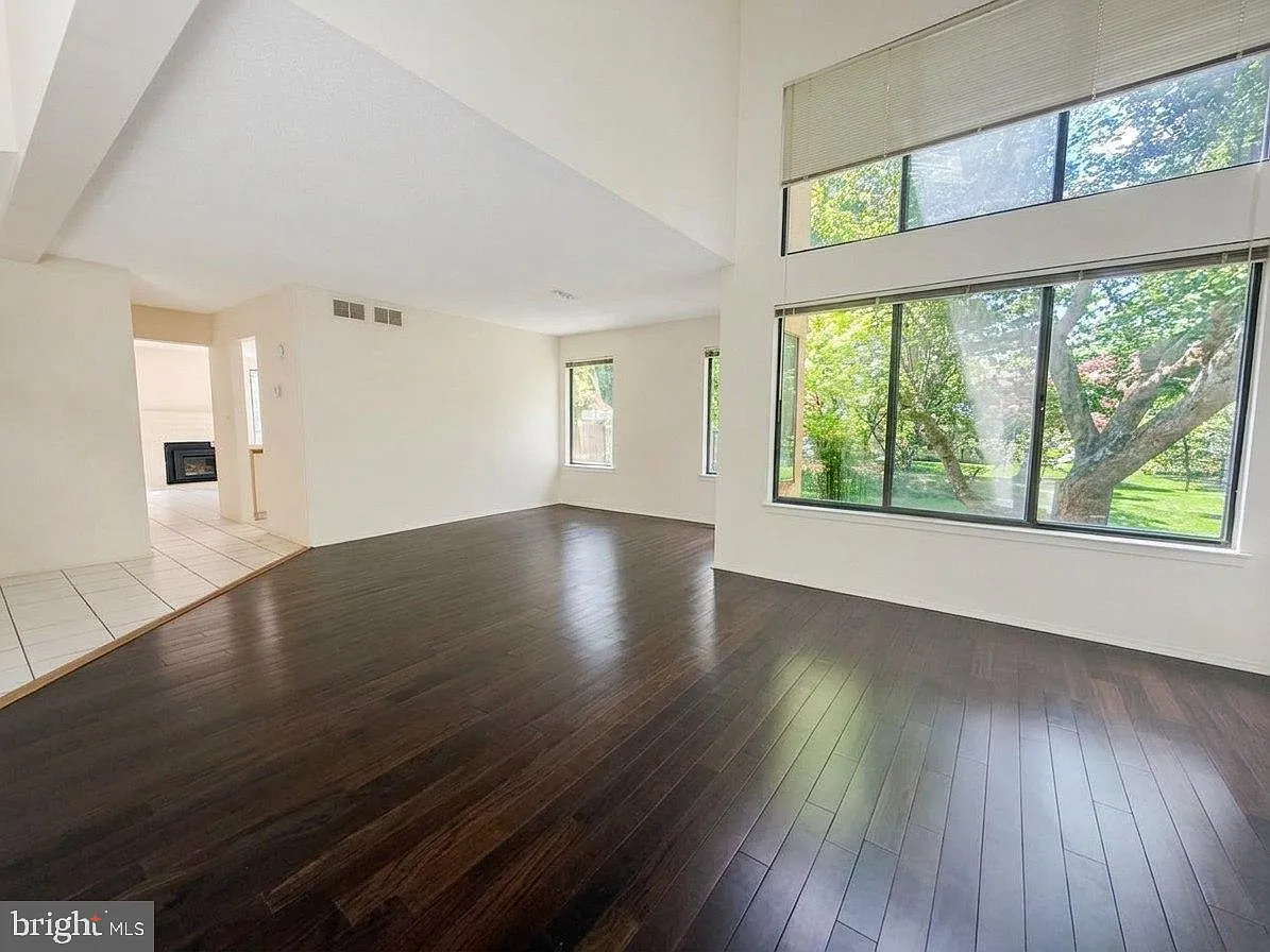 2 bed, 2.5 bath, 2201 sqft, $3,800 — Photo 4