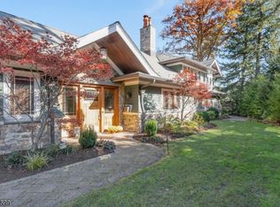 11 Point View Pl, Mountain Lakes, NJ 07046