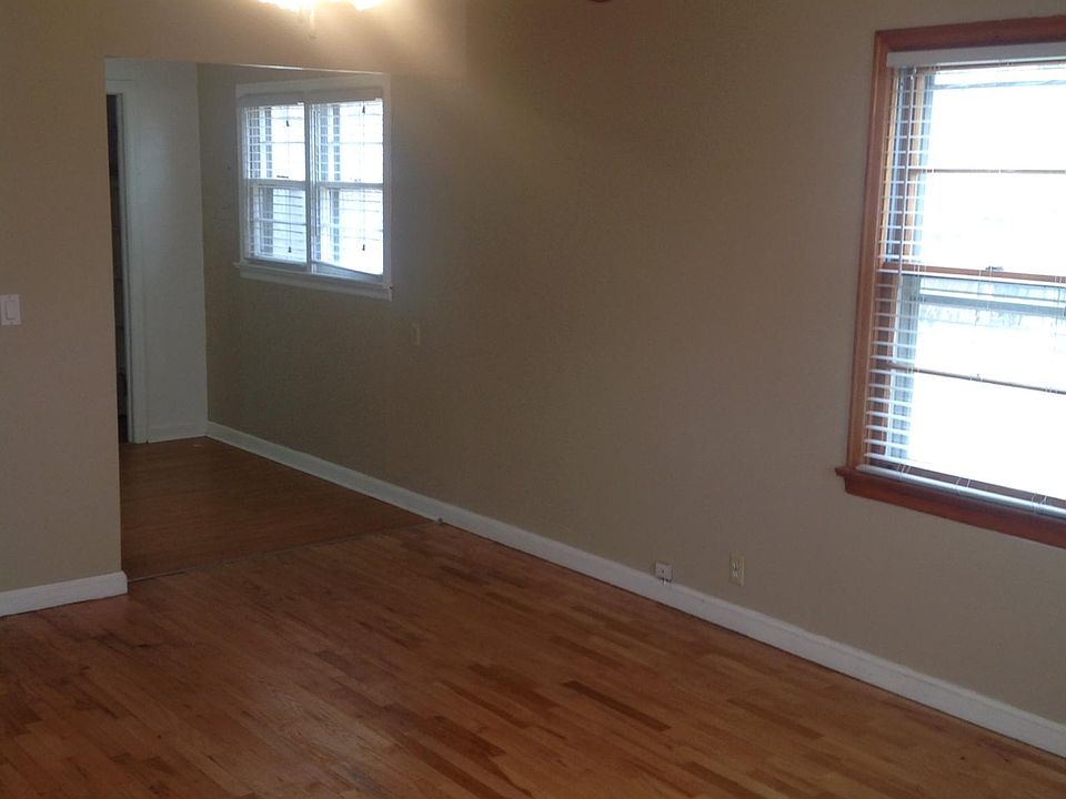 1st image of 915 1/2 N 22nd St