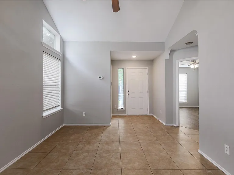 1715 Lost Maples Loop — Photo 7