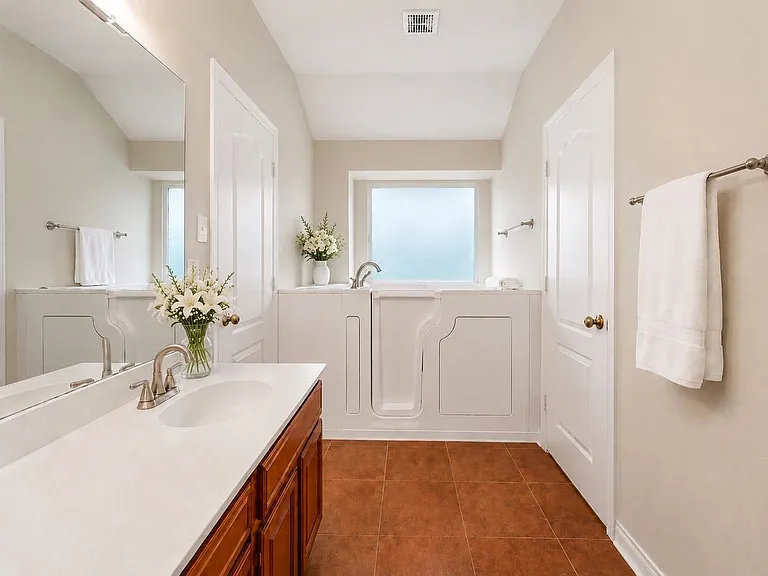 208 Orchard Trl — Photo 8