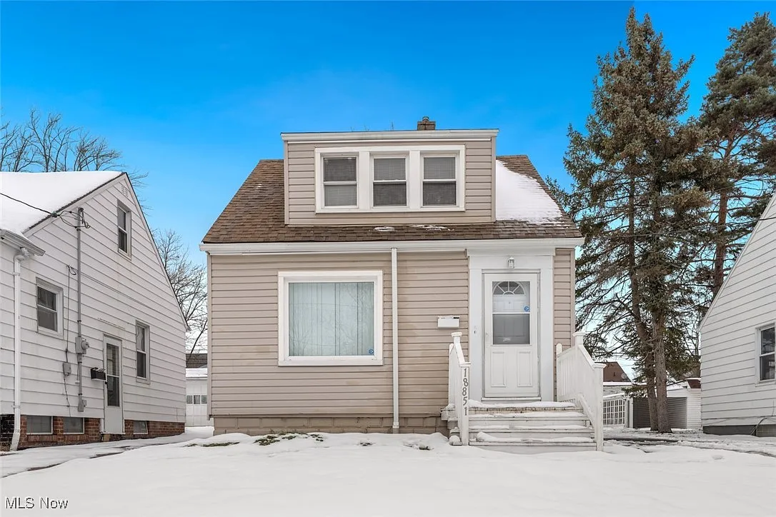 18851 Raymond St photo 1