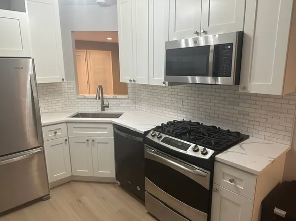 625 Quincy Bridge Ln APT 301, Glenview, IL 60025
