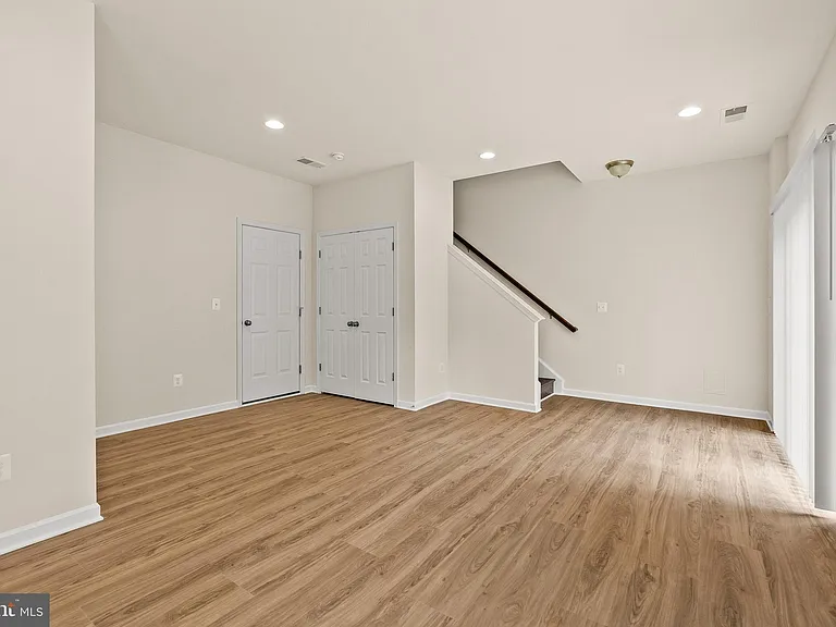 614 Savile Row Ter — Photo 24