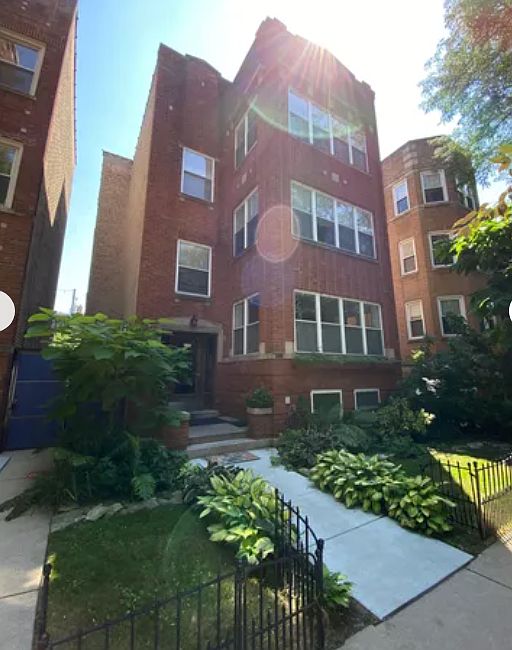 1st image of 1731 W Catalpa Ave #3