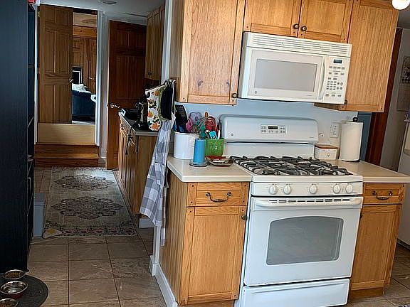 Leads to butler pantry 