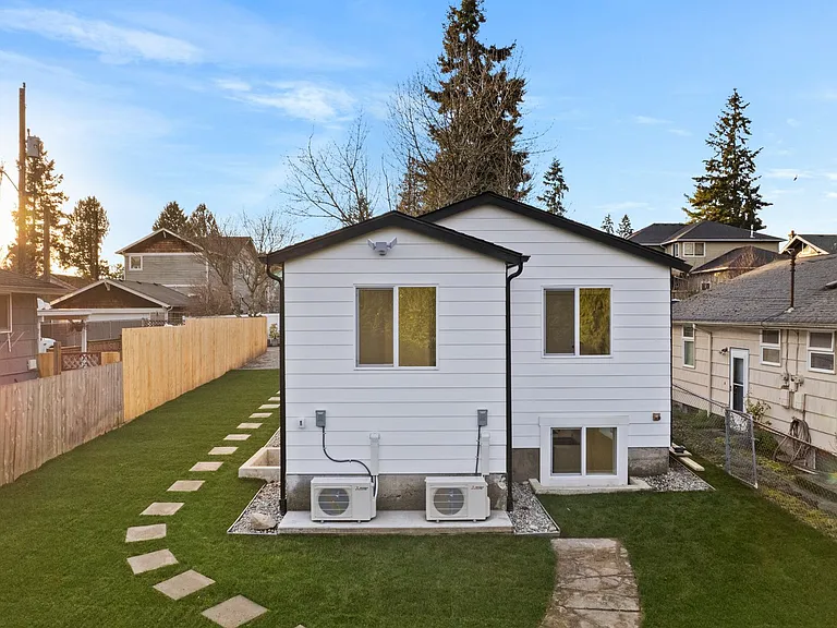 5945 Fauntleroy Way SW #A — Photo 29