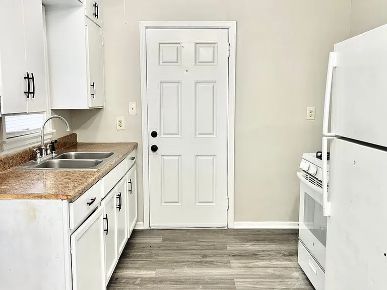 4840 Southside Drive-New — Photo 3