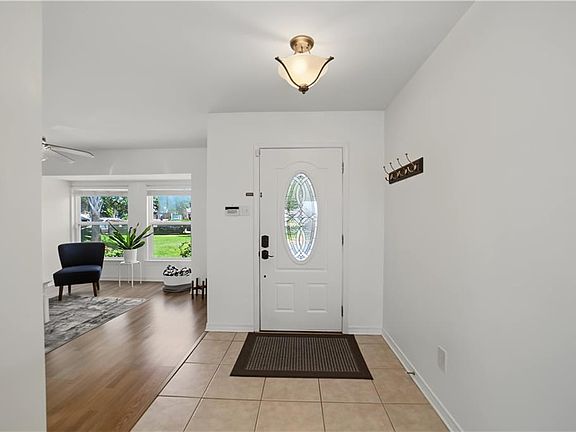 3rd image of 154 Moonraker Dr