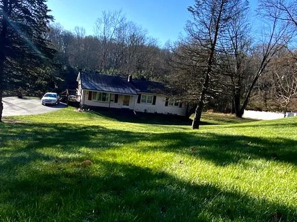 408 Baker Ln, Coatesville, PA 19320