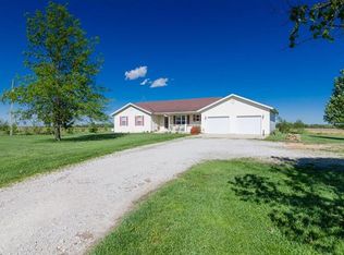 8688 Lone Pine Dr, Dorsey, IL 62021