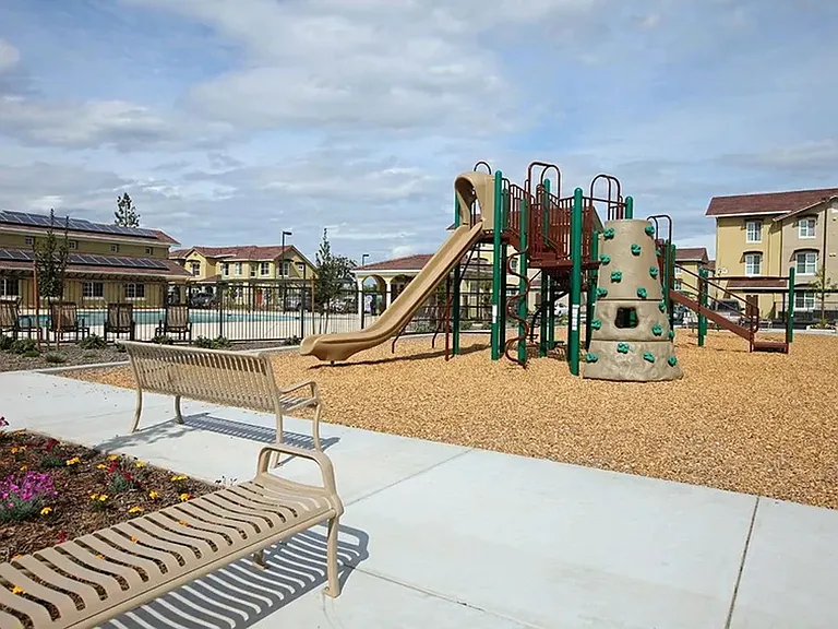 Parc Grove Commons — Photo 19